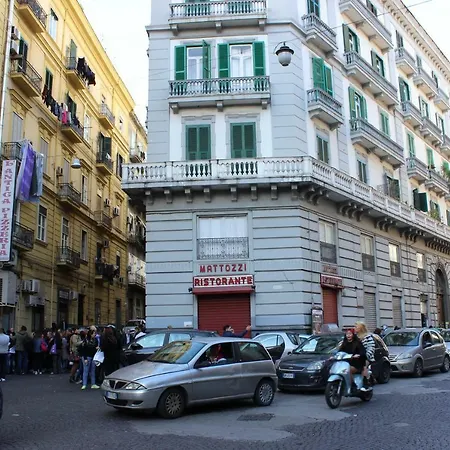 Resta Cu Mme Naples