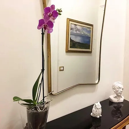 Resta Cu Mme Apartman Nápoly