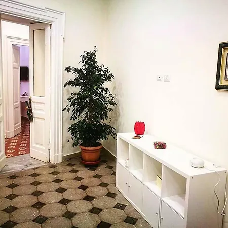 Resta Cu Mme Apartment